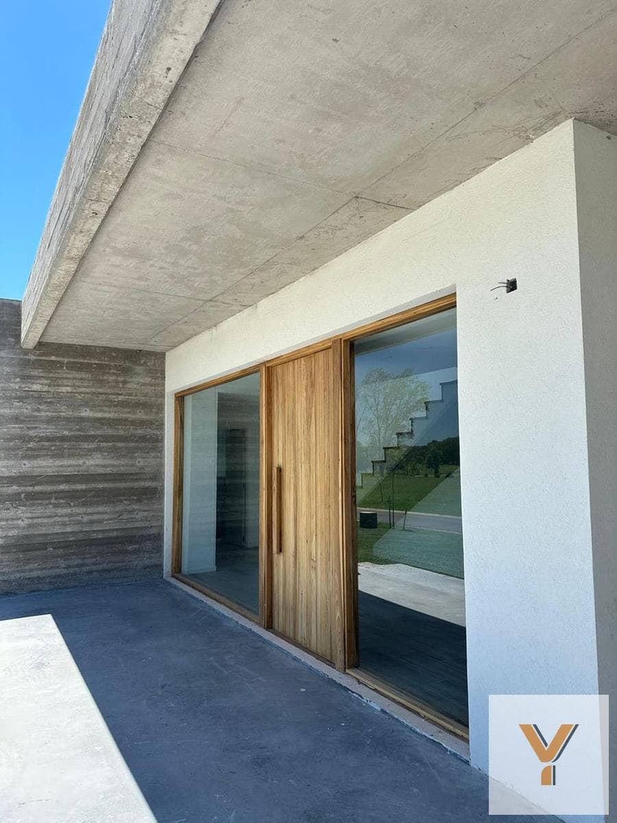 House for Sale - 4 Bedrooms, 5 Bathrooms - Parking Spaces - 387 m² - El Milord, Pilar
