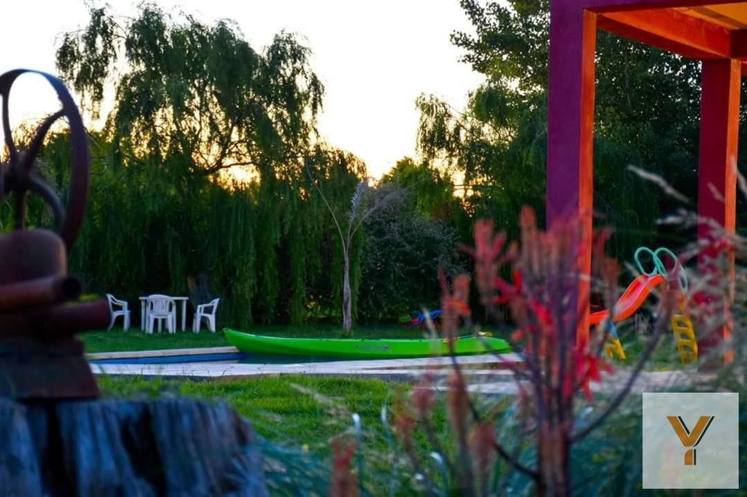 House and Alpine Cabin for Sale—4 Bedrooms Total, 2 Bathrooms—Swimming Pool—2,500 m²—Olavarría