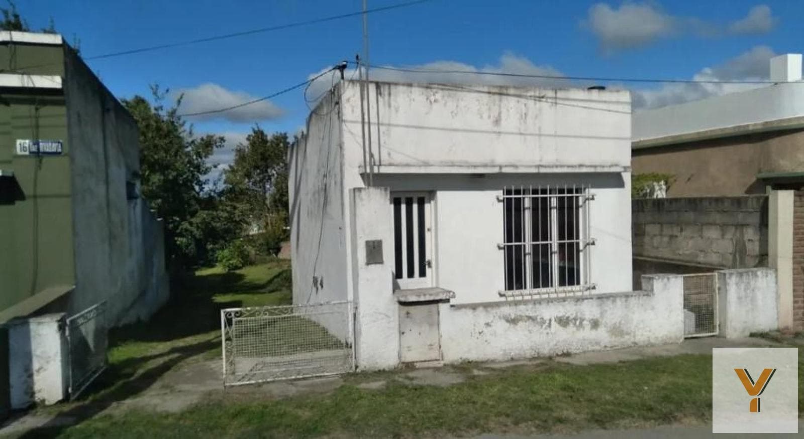 House for Sale - 3 bedrooms, 1 bathroom - 834 m² - Olavarría