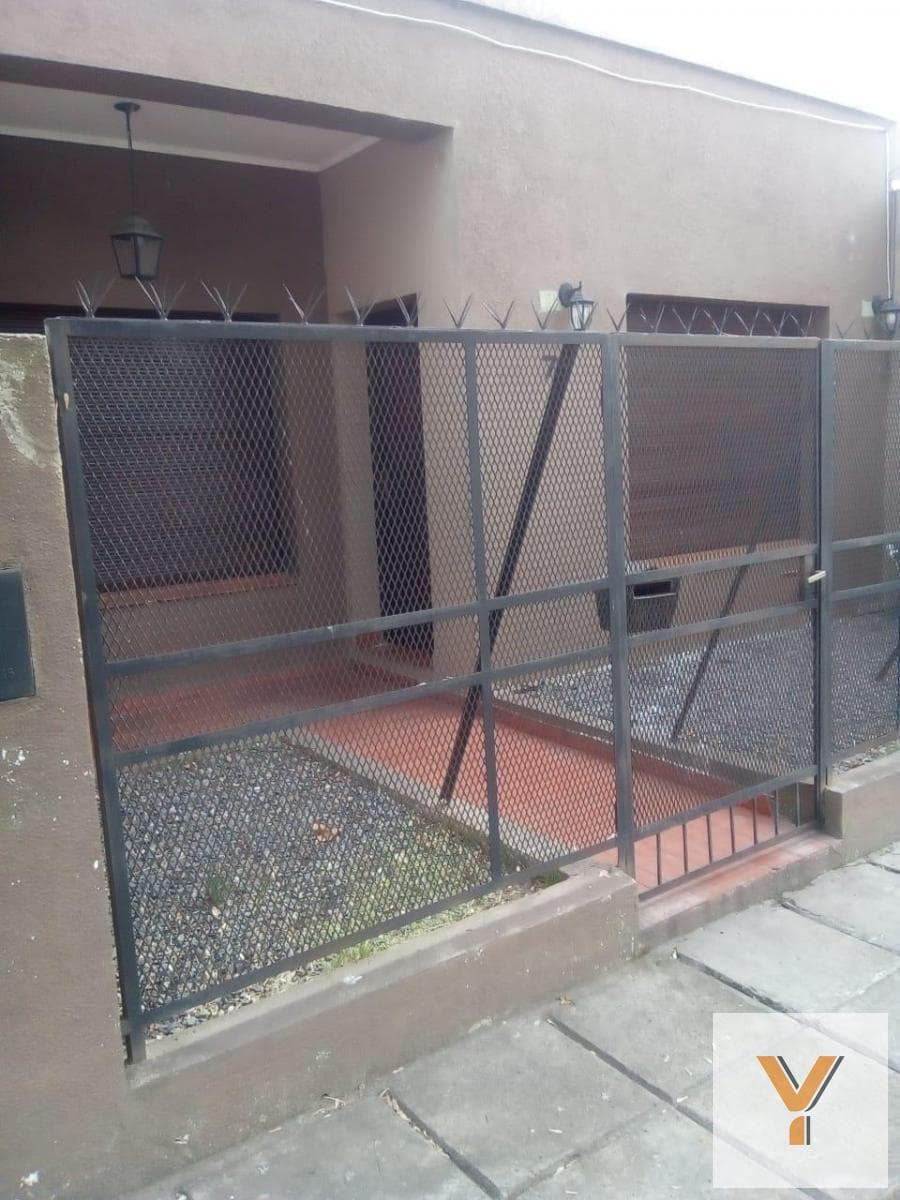 House for Sale - 2 Bedrooms, 1 Bathroom - Garage - 242 m² - Ensenada
