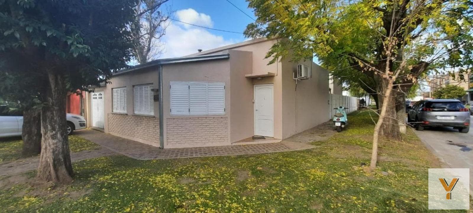 House for sale - 3 bedrooms, 3 bathrooms - patio with barbecue - 325 m² - Chivilcoy