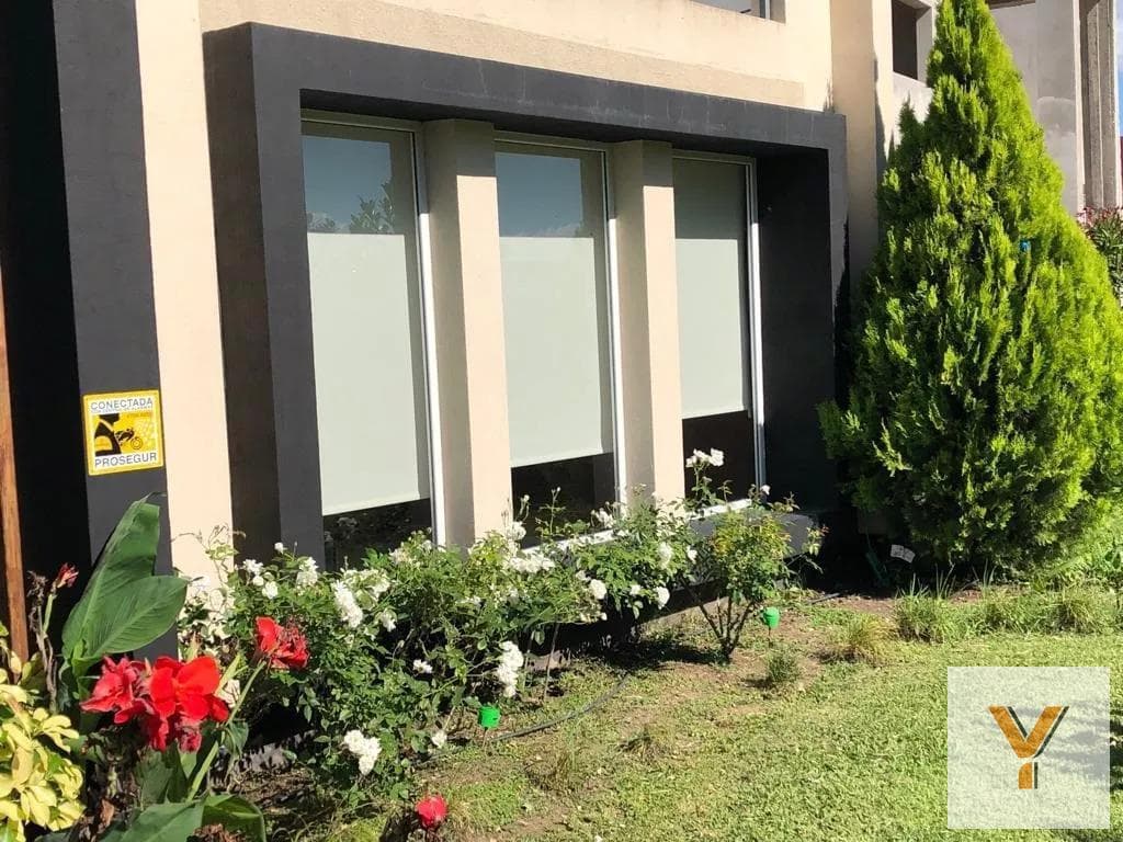 House for Sale - 4 Bedrooms, 5 Bathrooms - Parking Spaces - 330 m² - Escobar