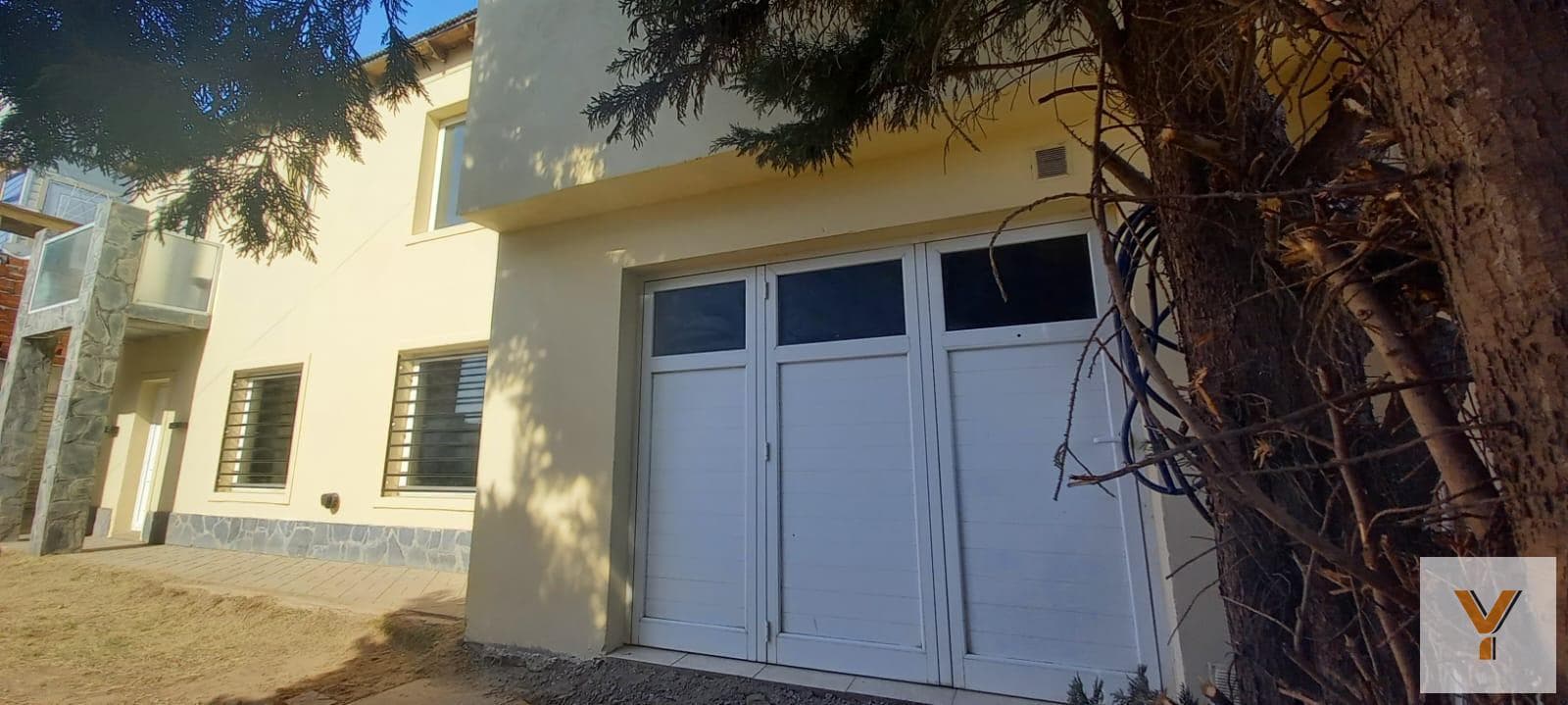 HOUSE FOR RENT - 3 Bedrooms, Garden - Garage - 306 m² - Near downtown Tandil
