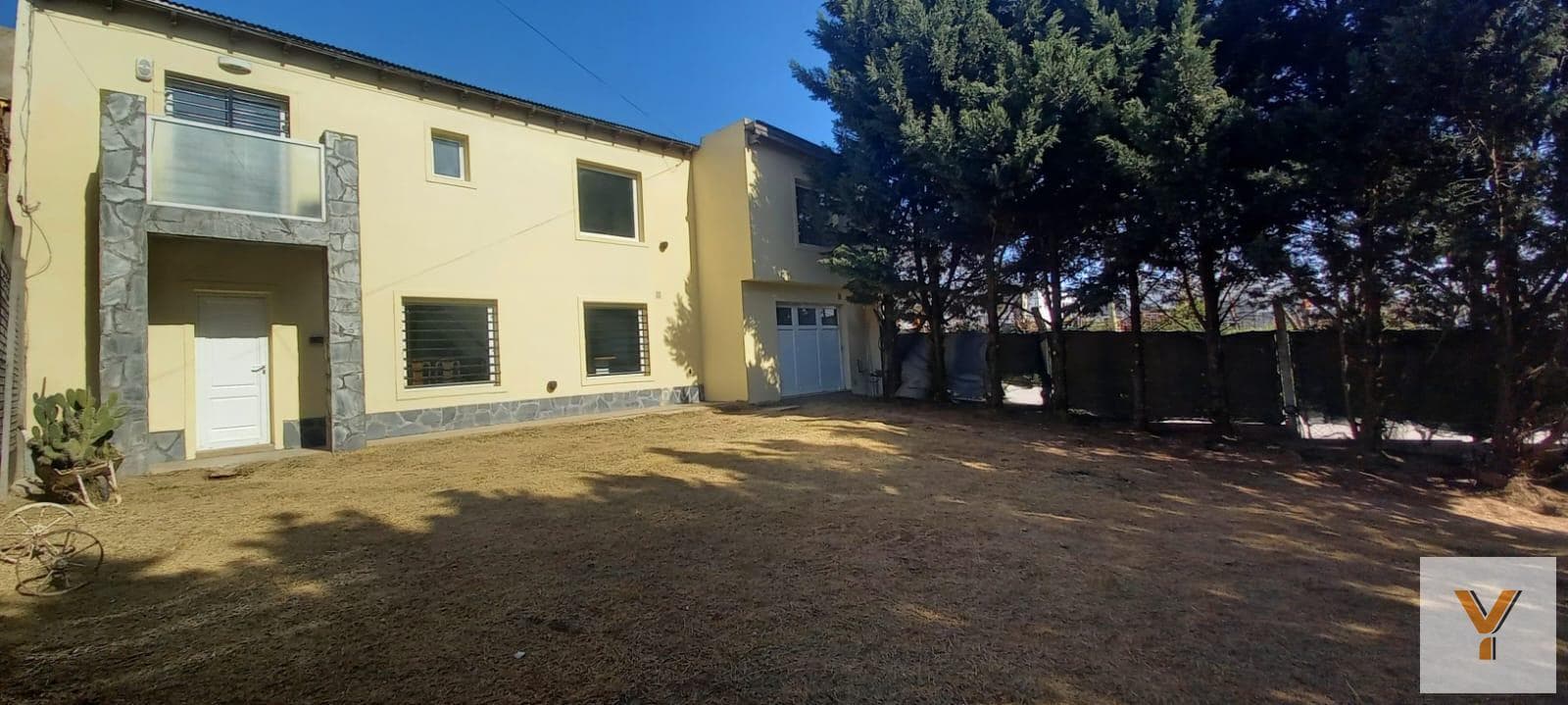HOUSE FOR RENT - 3 Bedrooms, Garden - Garage - 306 m² - Near downtown Tandil