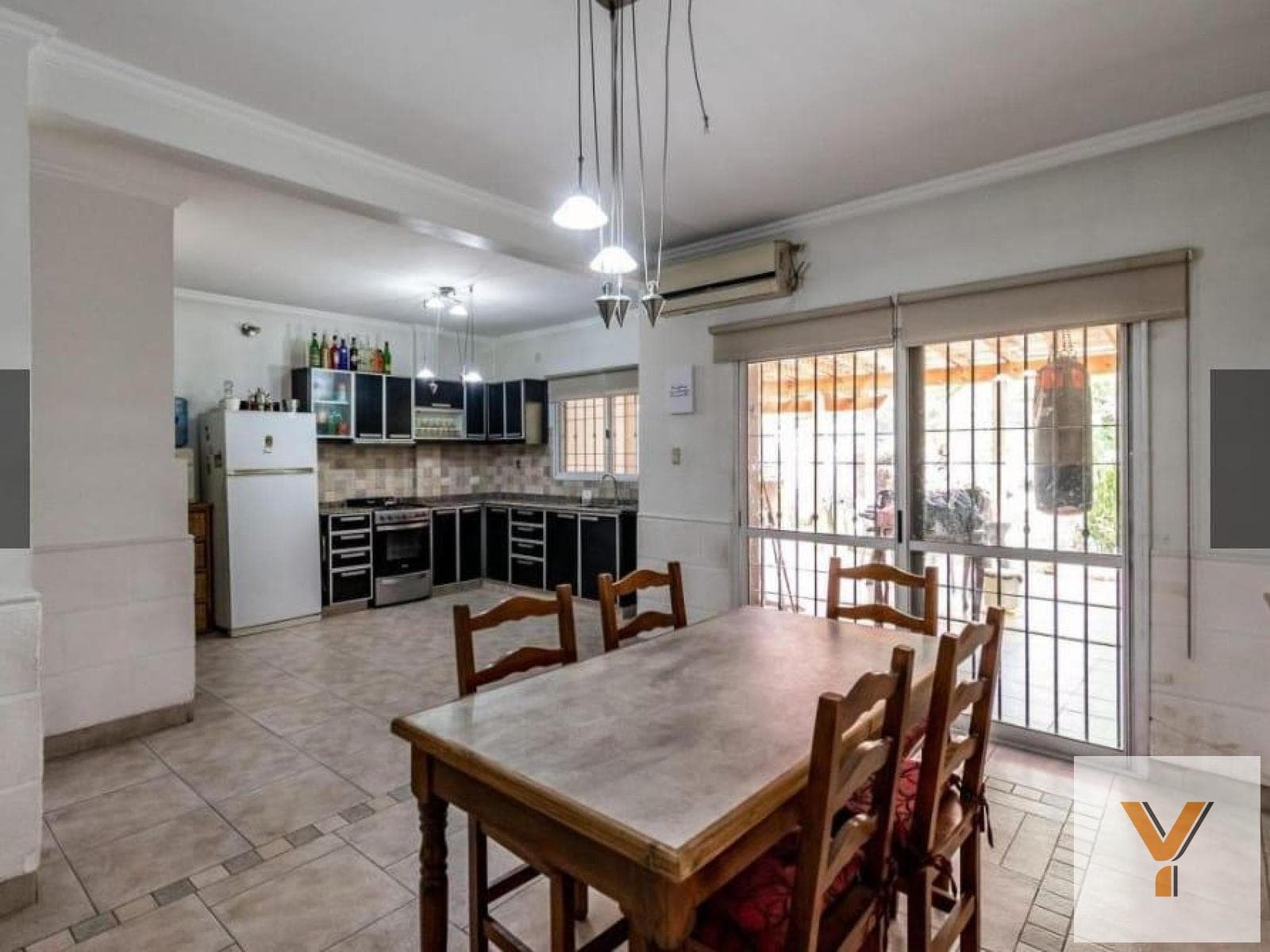 Duplex for Sale - 4 Bedrooms, 2 Bathrooms, Garage - 297 m² - Hurlingham, Buenos Aires