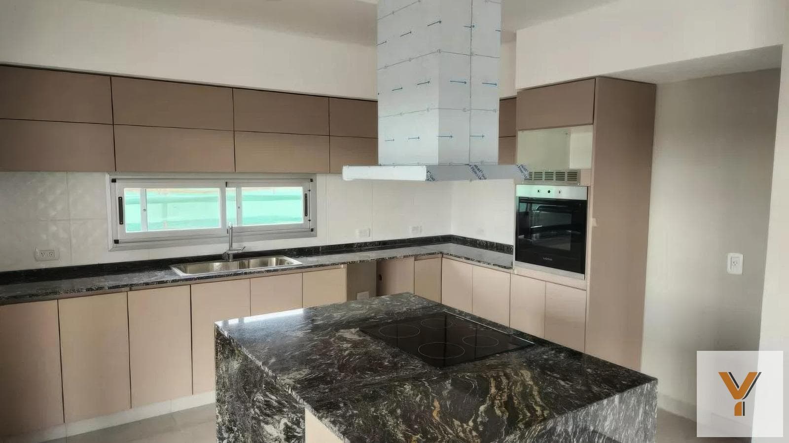 House for Sale - 3 Bedrooms, 4 Bathrooms - Parking Spaces - 700 m² - El Rebenque, Presidente Perón, Guernica
