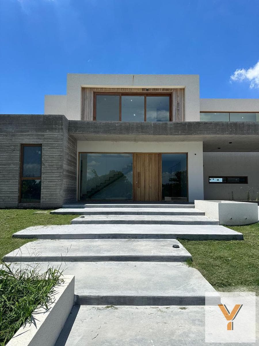 House for Sale - 4 Bedrooms, 5 Bathrooms - Parking Spaces - 387 m² - El Milord, Pilar