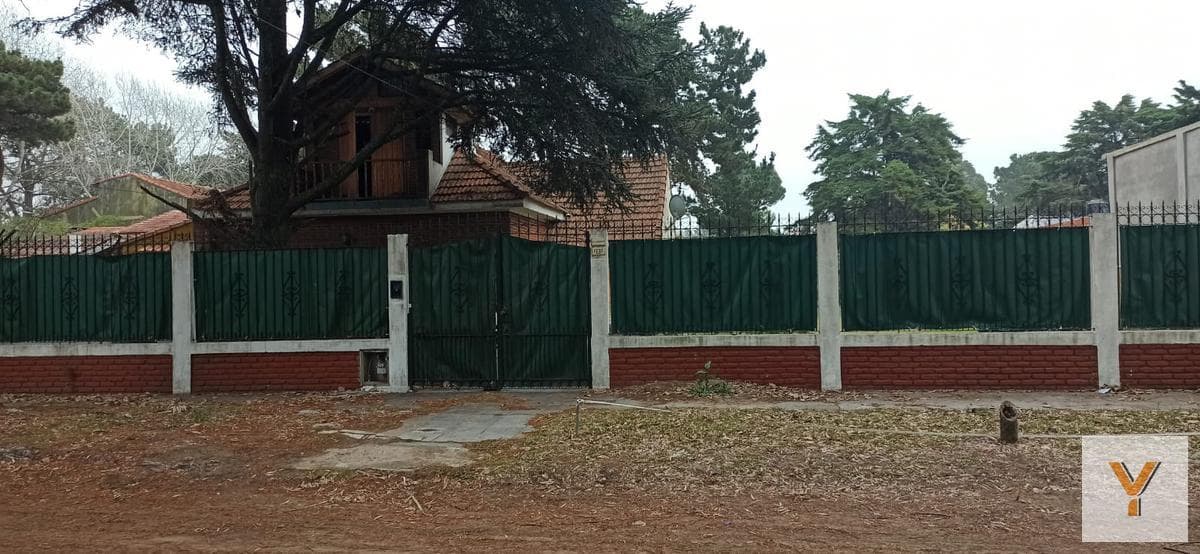 House for sale - 3 bedrooms, 2 bathrooms - landscaped yard, 140 m² - San Bernardo Del Tuyu