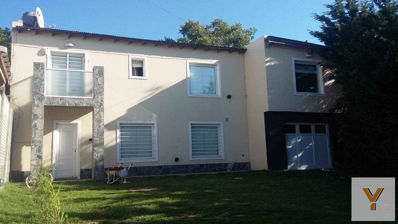 HOUSE FOR RENT - 3 Bedrooms, Garden - Garage - 306 m² - Near downtown Tandil
