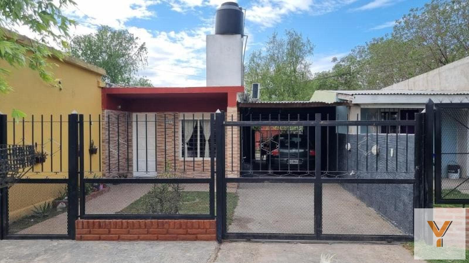 House for sale - 3 bedrooms, 1 bathroom - 330 square meters - Marcos Paz