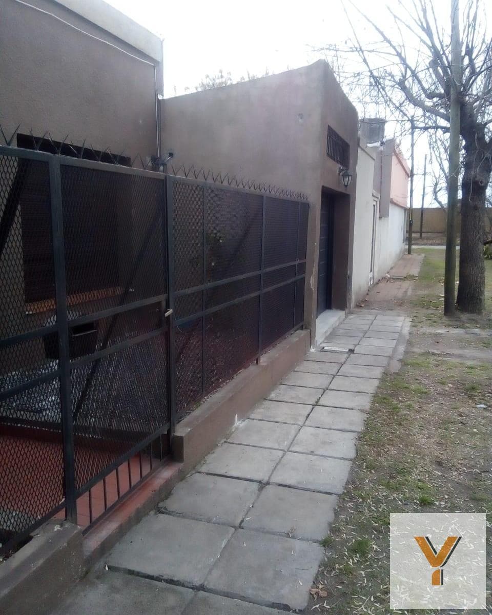 House for Sale - 2 Bedrooms, 1 Bathroom - Garage - 242 m² - Ensenada