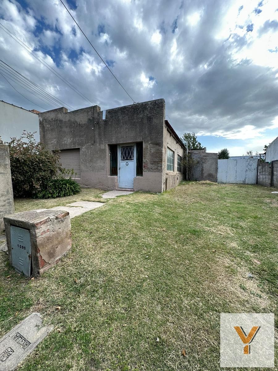 House for Sale - 3 Bedrooms, 2 Bathrooms - Garage - 440 m² - Balcarce