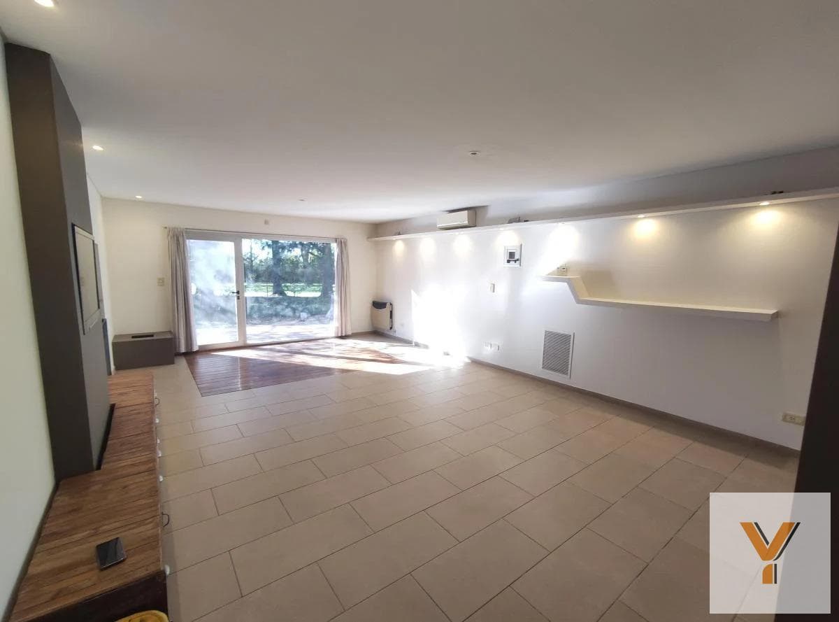 House for Sale - 4 Bedrooms, 2 Bathrooms - Parking Spaces - 350 m² - El Palomar, Cañuelas