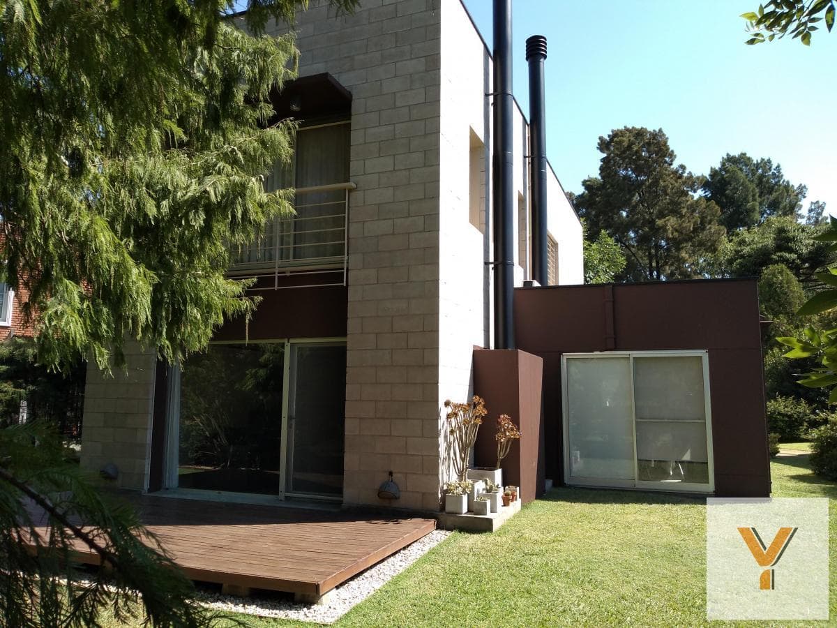 House for Sale - 4 Bedrooms, 2 Bathrooms - Parking Spaces - 350 m² - El Palomar, Cañuelas