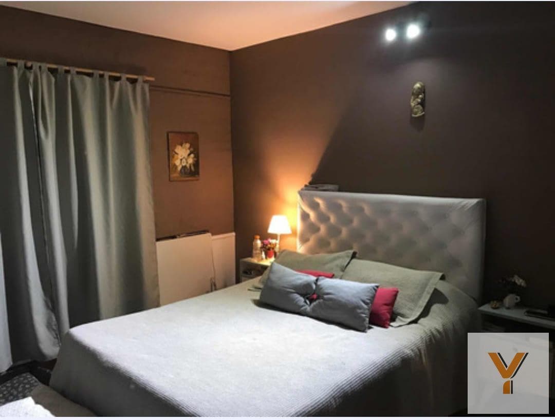 House for Sale - 3 Bedrooms, 1 Bathroom - 200 m² - Abasto