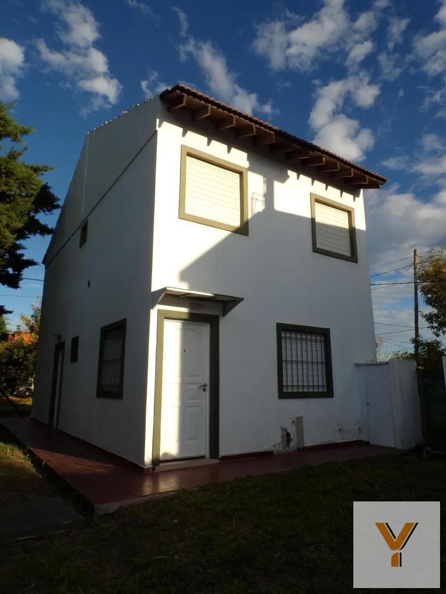 House for Sale - 3 Bedrooms, 2 Bathrooms - 145 m² - Lisandro Olmos, La Plata