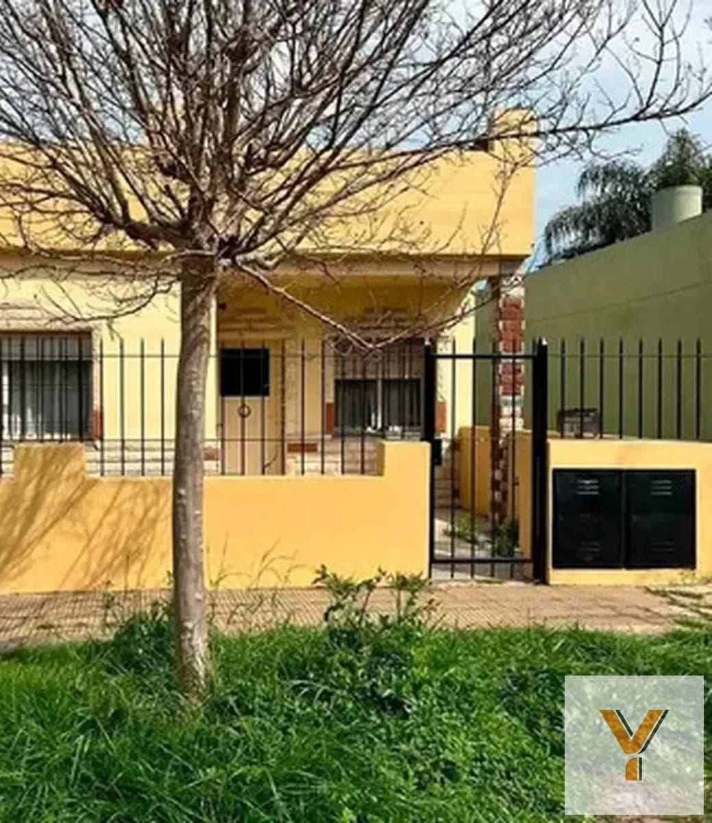 House for Sale - 2 Bedrooms, 1 Bathroom - 150 m² - Morón