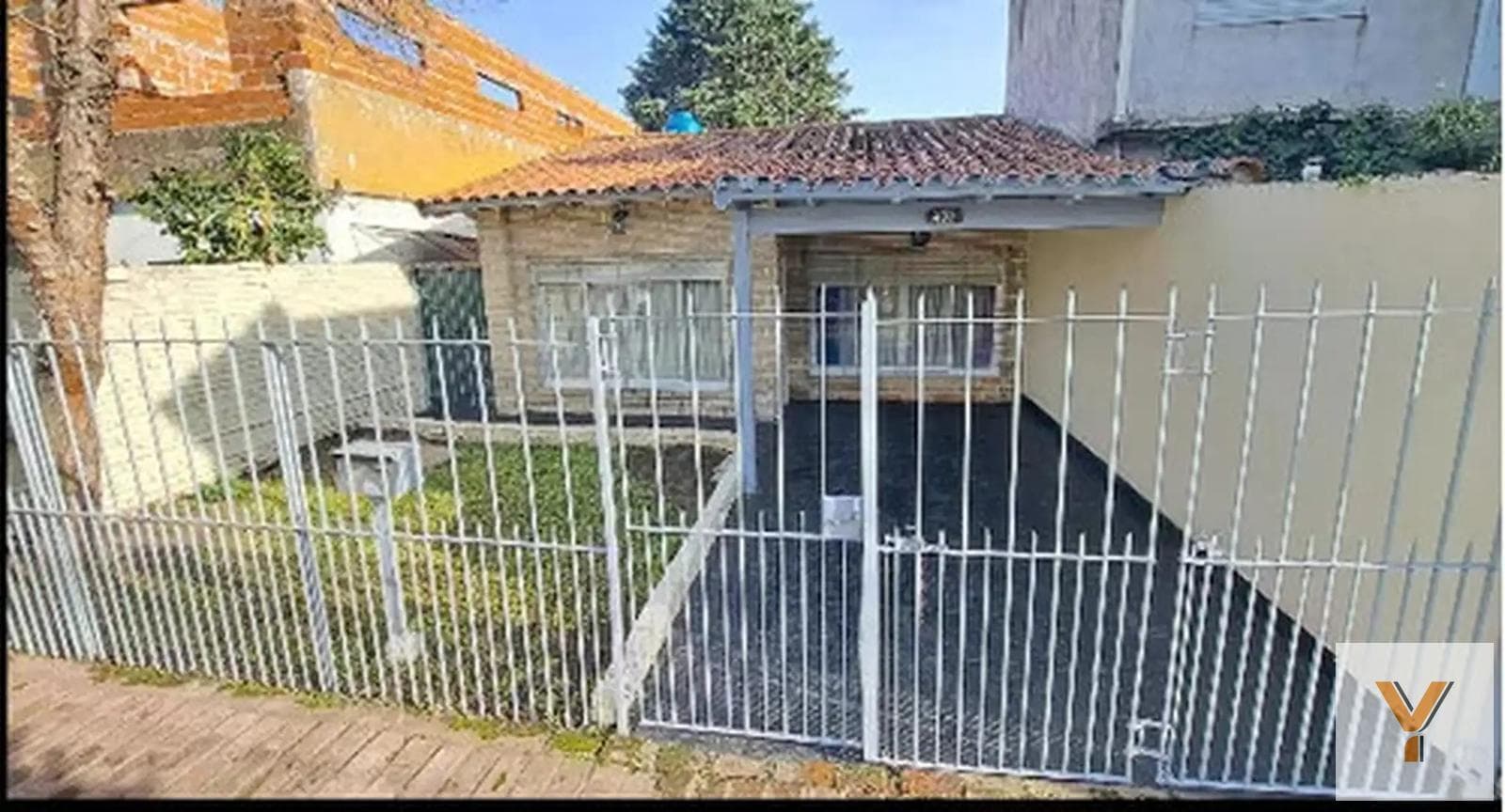 House for Sale - 2 Bedrooms, 1 Bathroom - 75 m² - Morón
