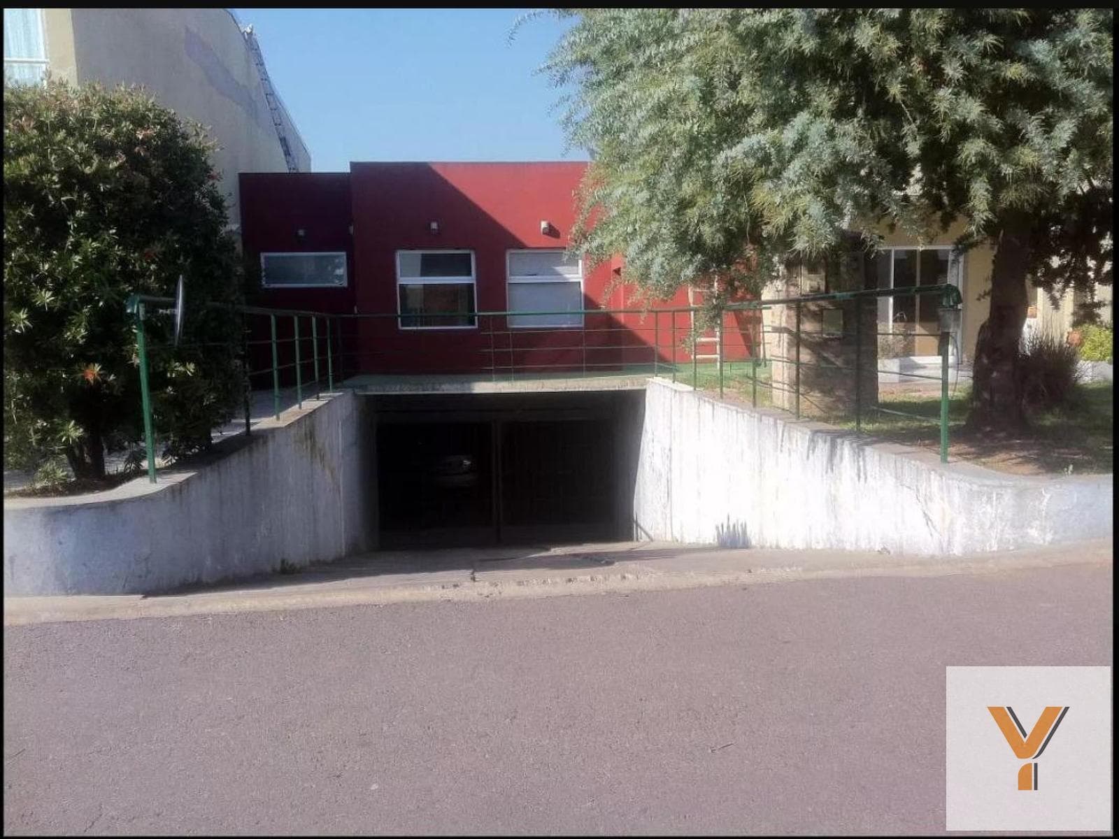 Garage for Sale - 13 square meters - Hudson