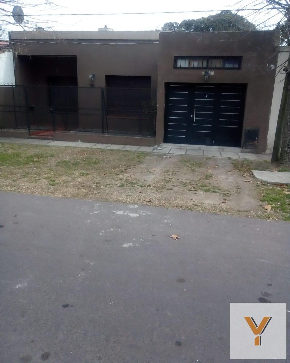 House for Sale - 2 Bedrooms, 1 Bathroom - Garage - 242 m² - Ensenada