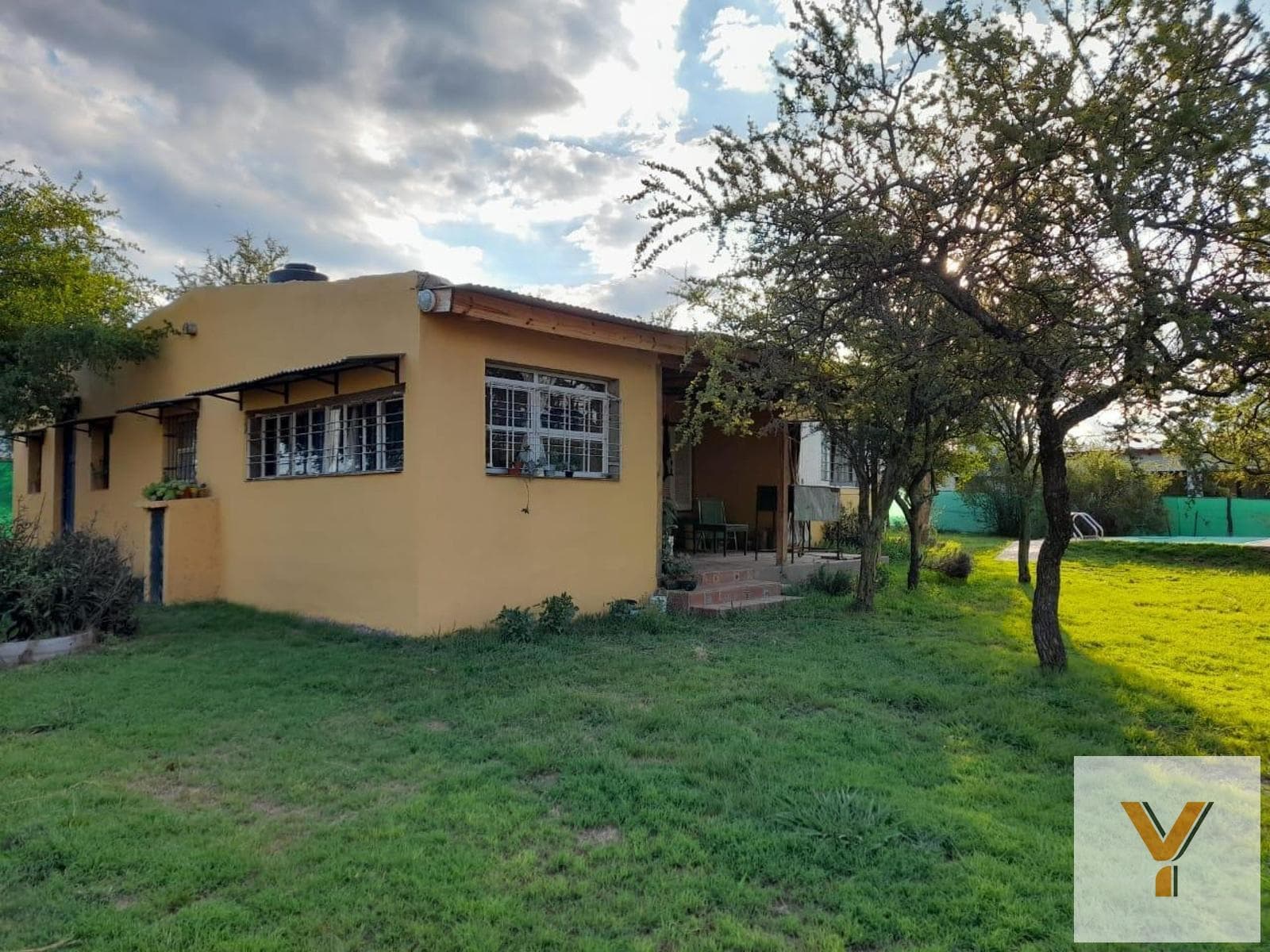House for Sale - 3 Bedrooms, 2 Bathrooms - Garage - 1,000 m² - Córdoba