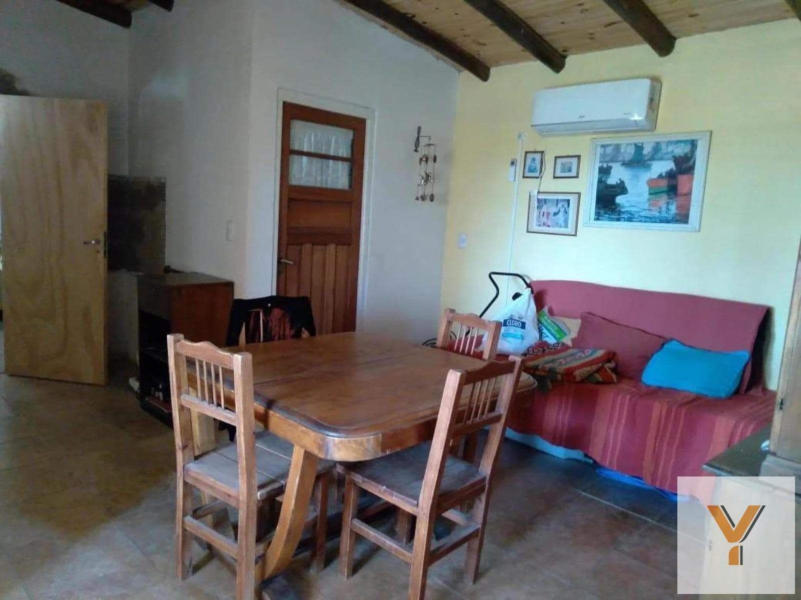 House for Sale - 3 Bedrooms, 2 Bathrooms - Garage - 1,000 m² - Córdoba
