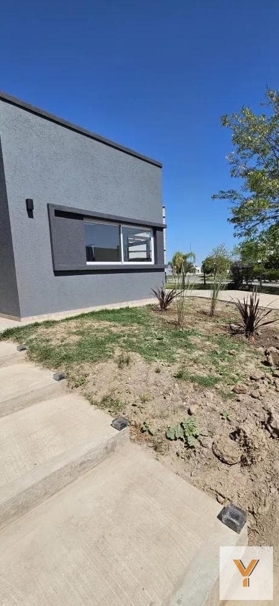 House for Sale - 3 Bedrooms, 2 Bathrooms - Parking Spaces - 190 square meters - Guernica