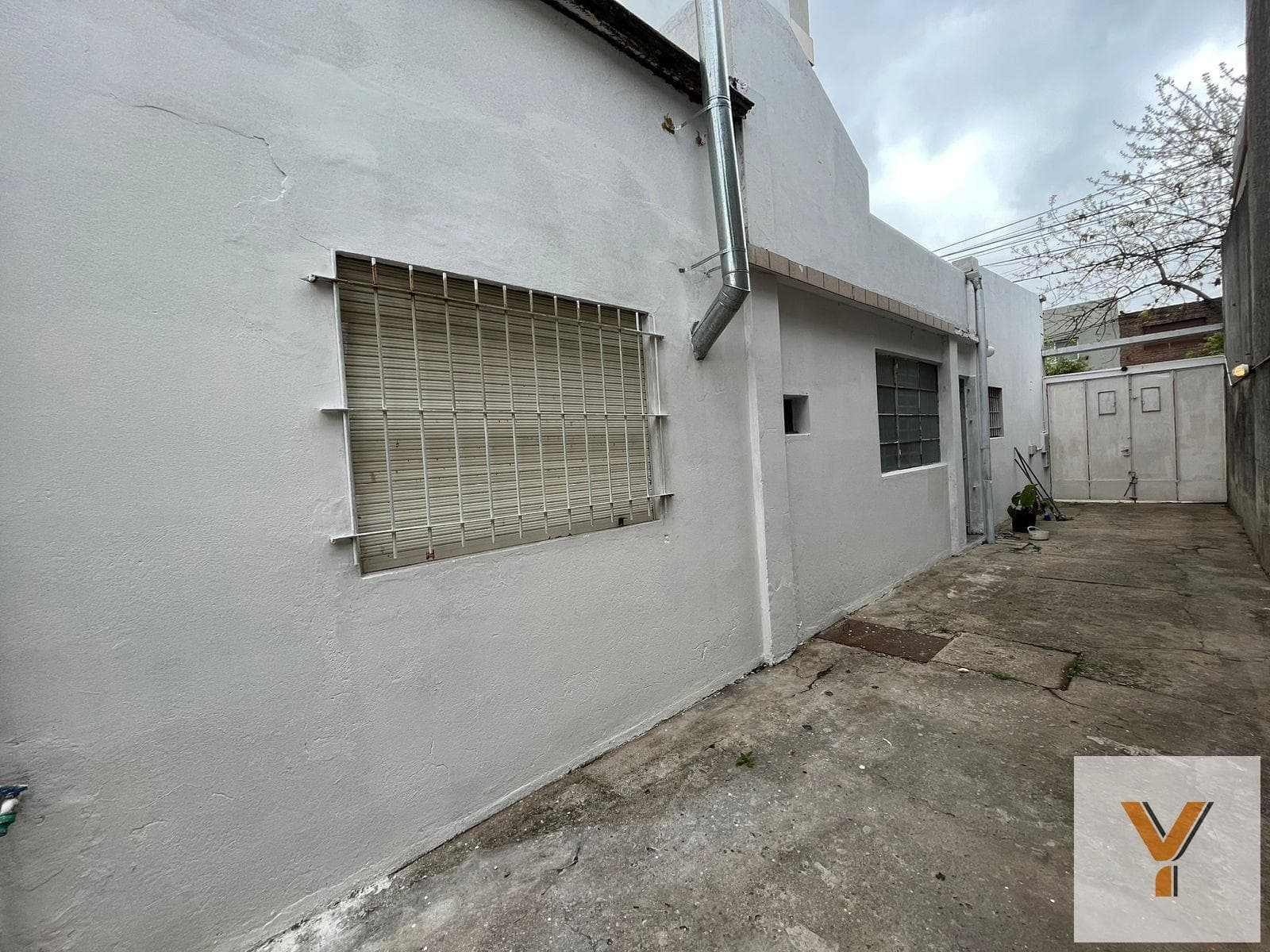 House for Sale - 2 Bedrooms, 1 Bathroom - Parking Spaces - 300 square meters - La Plata