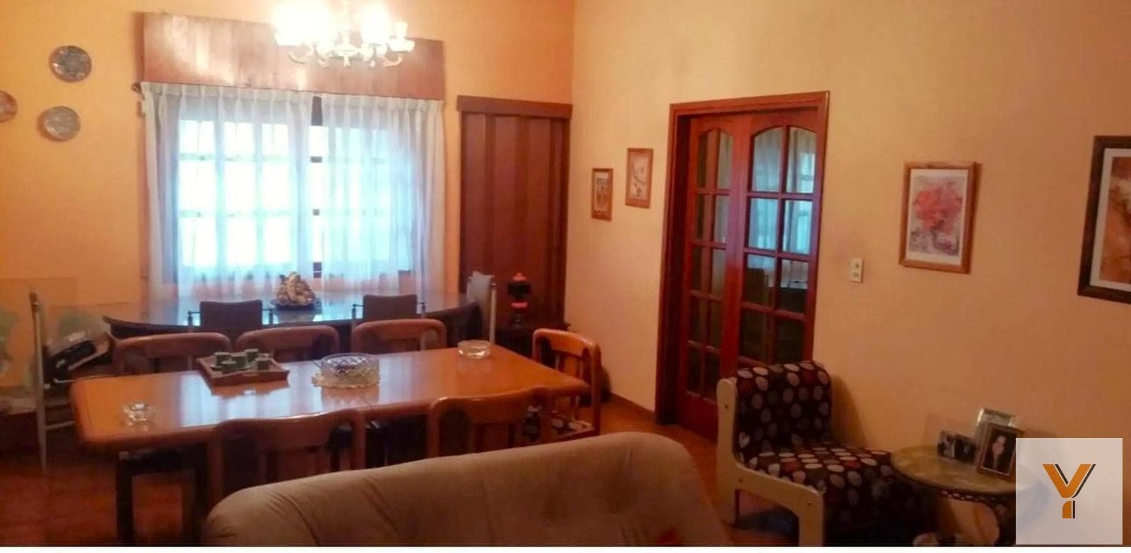 House for Sale - 4 Bedrooms, 3 Bathrooms - 450 m² - Villa Luzuriaga