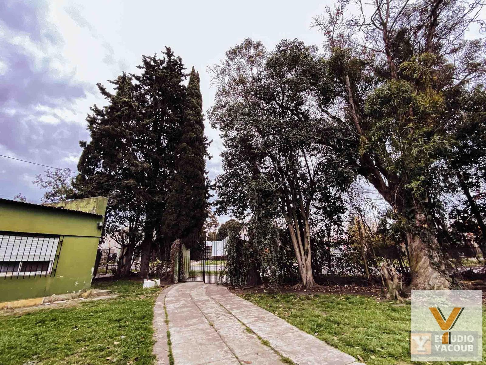 House for Sale - 2 Bedrooms, 1 Bathroom - Garage - 1,800 m² - Melchor Romero, La Plata