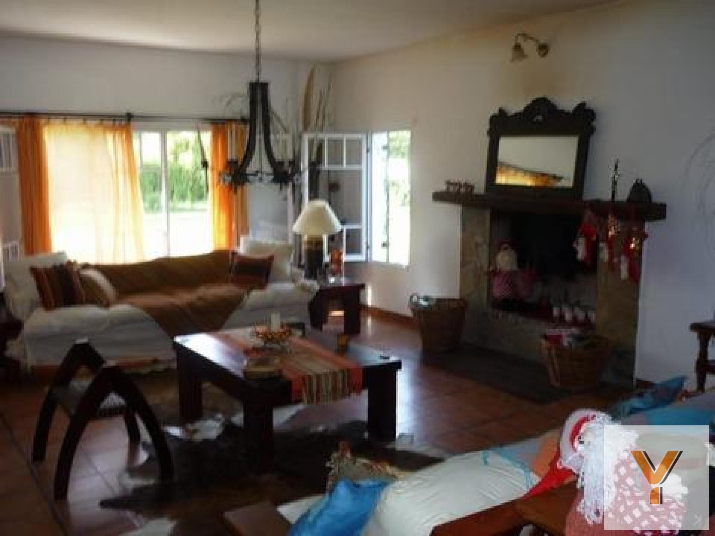 House for Sale - 3 Bedrooms, 2 Bathrooms - 8,295 m² - Los Laureles, Luján