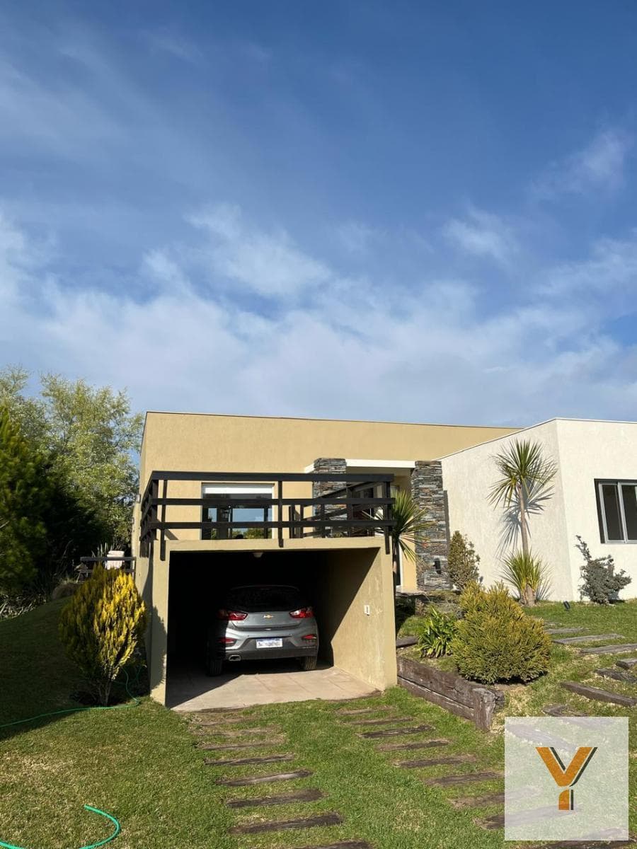 House for Sale - 3 Bedrooms, 3 Bathrooms - Garage - 1,000 m² - Pinamar