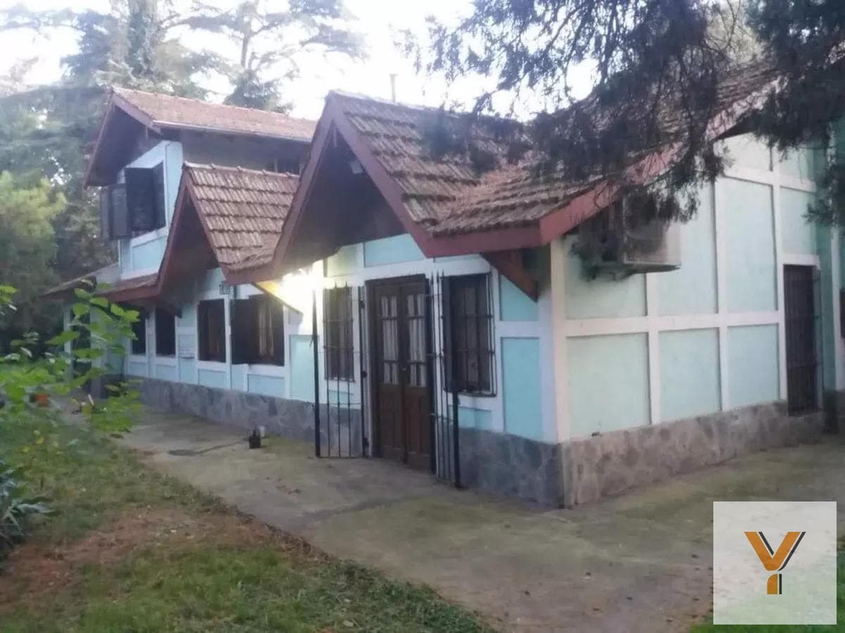 House for Sale - 4 Bedrooms, 5 Bathrooms - 2,700 m² - Ezeiza