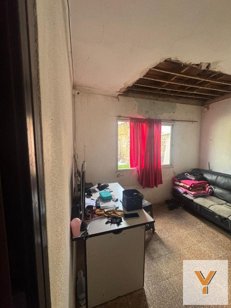 House for Sale - 2 Bedrooms, 2 Bathrooms - Commercial Space - 300 m² - Los Hornos, La Plata
