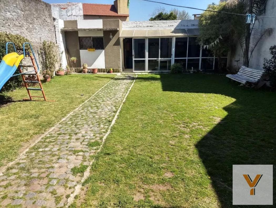 House for sale - 2 bedrooms, 2 bathrooms, 2 parking spaces - 300 m² of covered area - Banfield