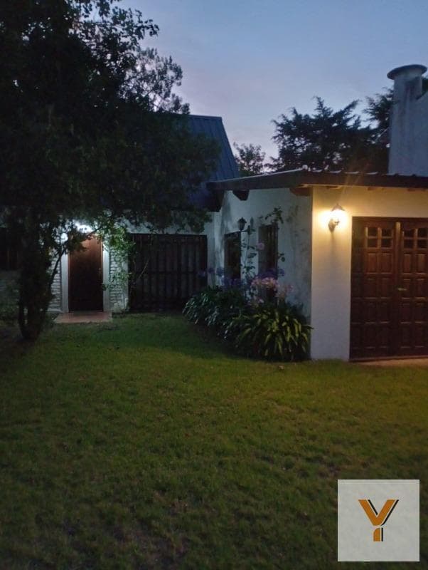 House for Sale - 3 Bedrooms, 2 Bathrooms - Garage - 141 m² - Mar de Cobo