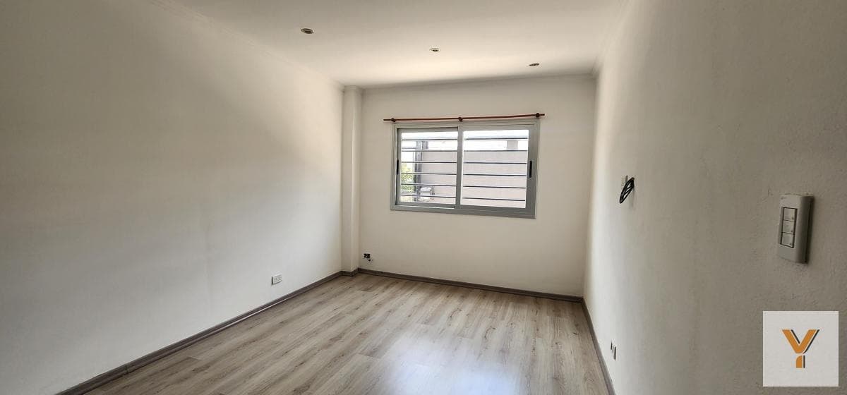 House for Sale - 4 Bedrooms, 3 Bathrooms - Garage - 310 m² - Morón