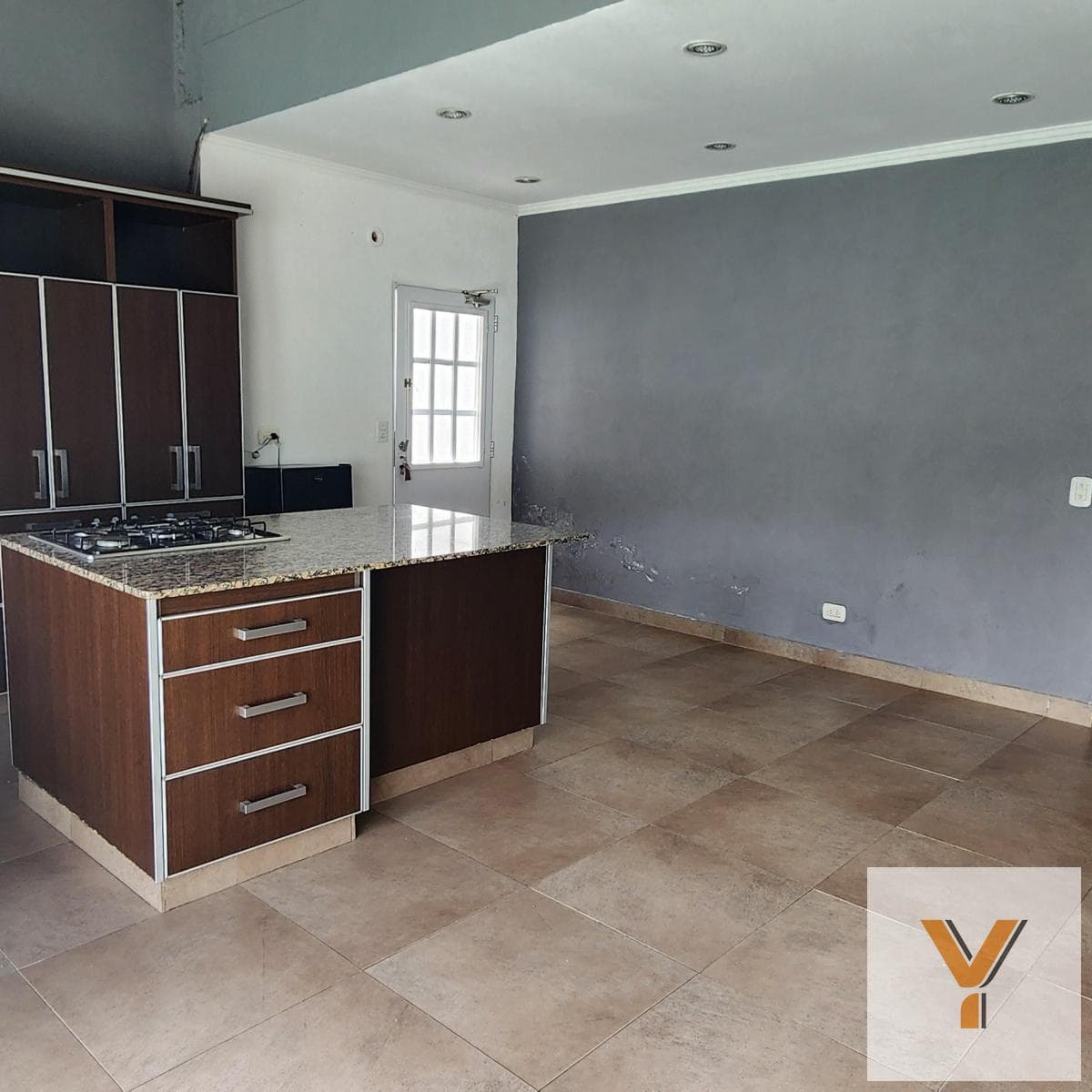 House for Sale - 4 Bedrooms, 3 Bathrooms - Garage - 310 m² - Morón