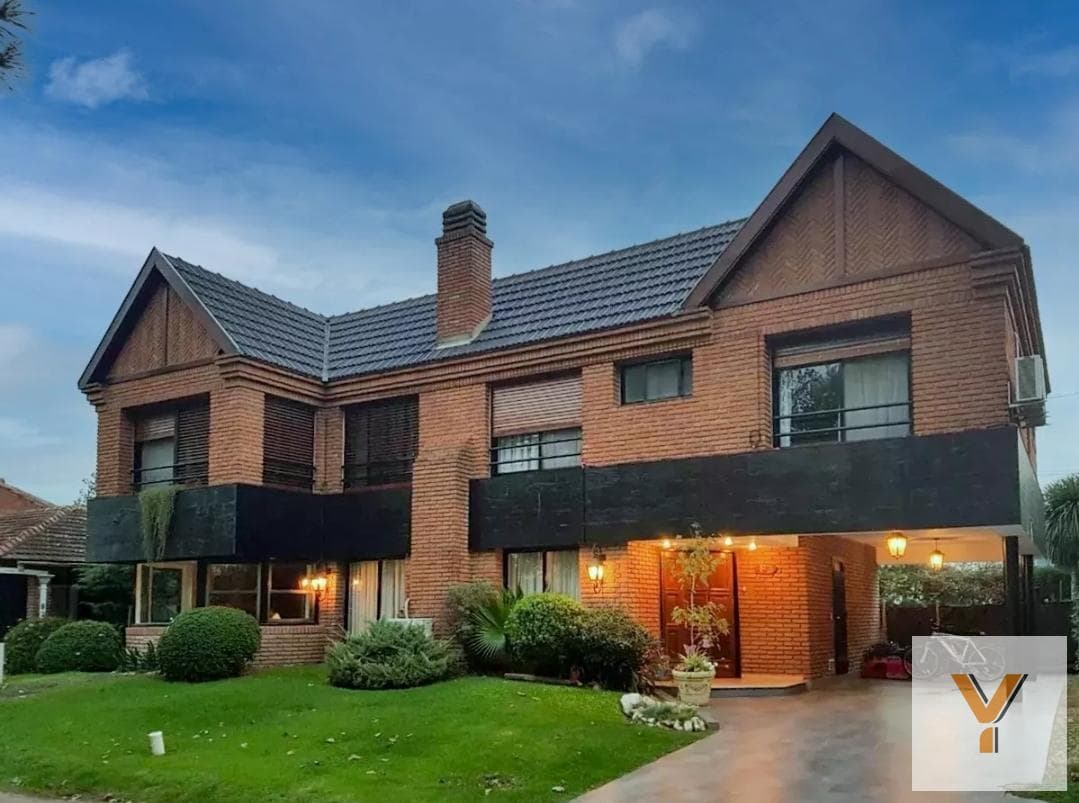 House for Sale - 5 Bedrooms, 5 Bathrooms - Garage - 420 square meters - Canning