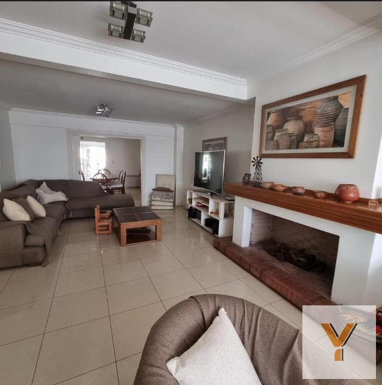 House for Sale - 4 Bedrooms, 3 Bathrooms - Garage - 400 m² - Ituzaingó