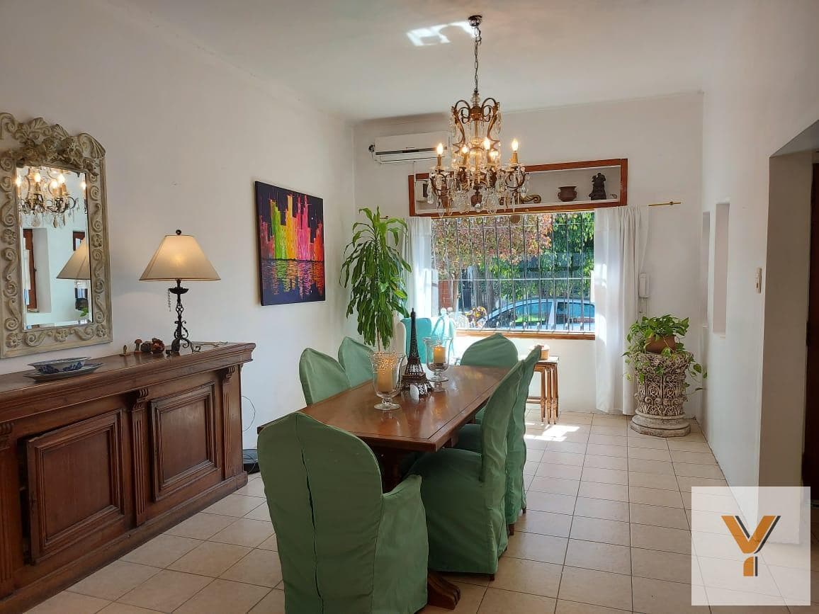 House for Sale - 3 Bedrooms, 3 Bathrooms - Garage - 235 m² - Castelar