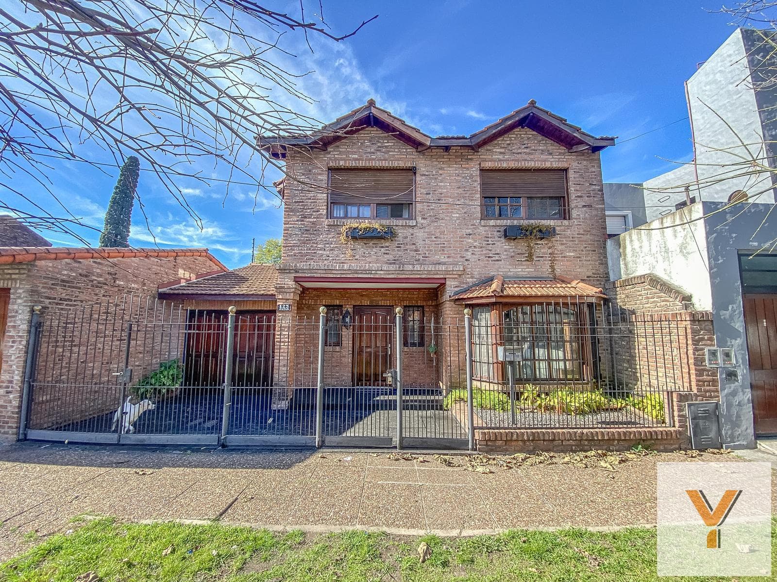 House for Sale - 3 Bedrooms, 2 Bathrooms - Garage - 280 m² - Ituzaingó