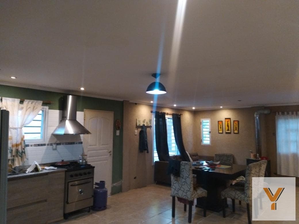 House for sale - 2 bedrooms, 2 bathrooms - Garage - 235 m² - Berazategui