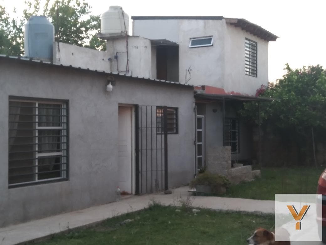 House for sale - 2 bedrooms, 2 bathrooms - Garage - 235 m² - Berazategui