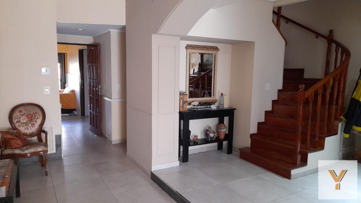 House for sale - 4 bedrooms, 3 bathrooms - Garage - 300 m² - Ramos Mejía