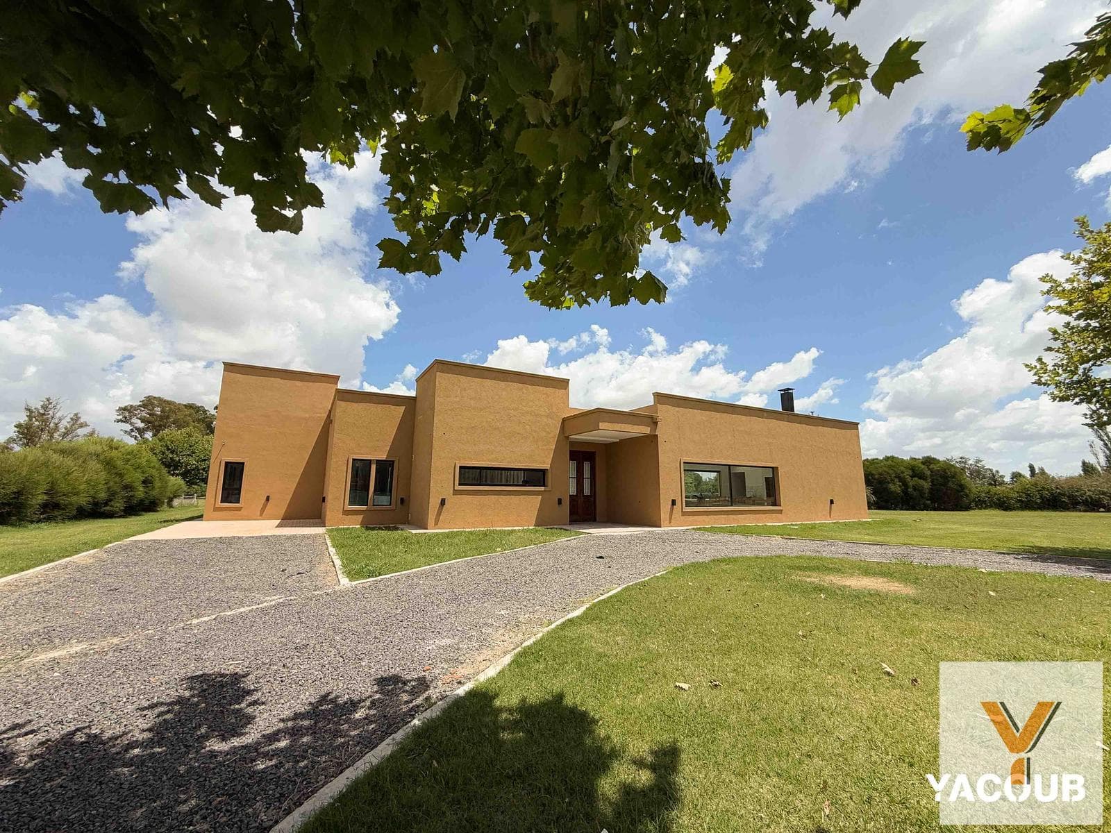 House for Sale - 4 Bedrooms, 4 Bathrooms - 1,750 m² - La Plata