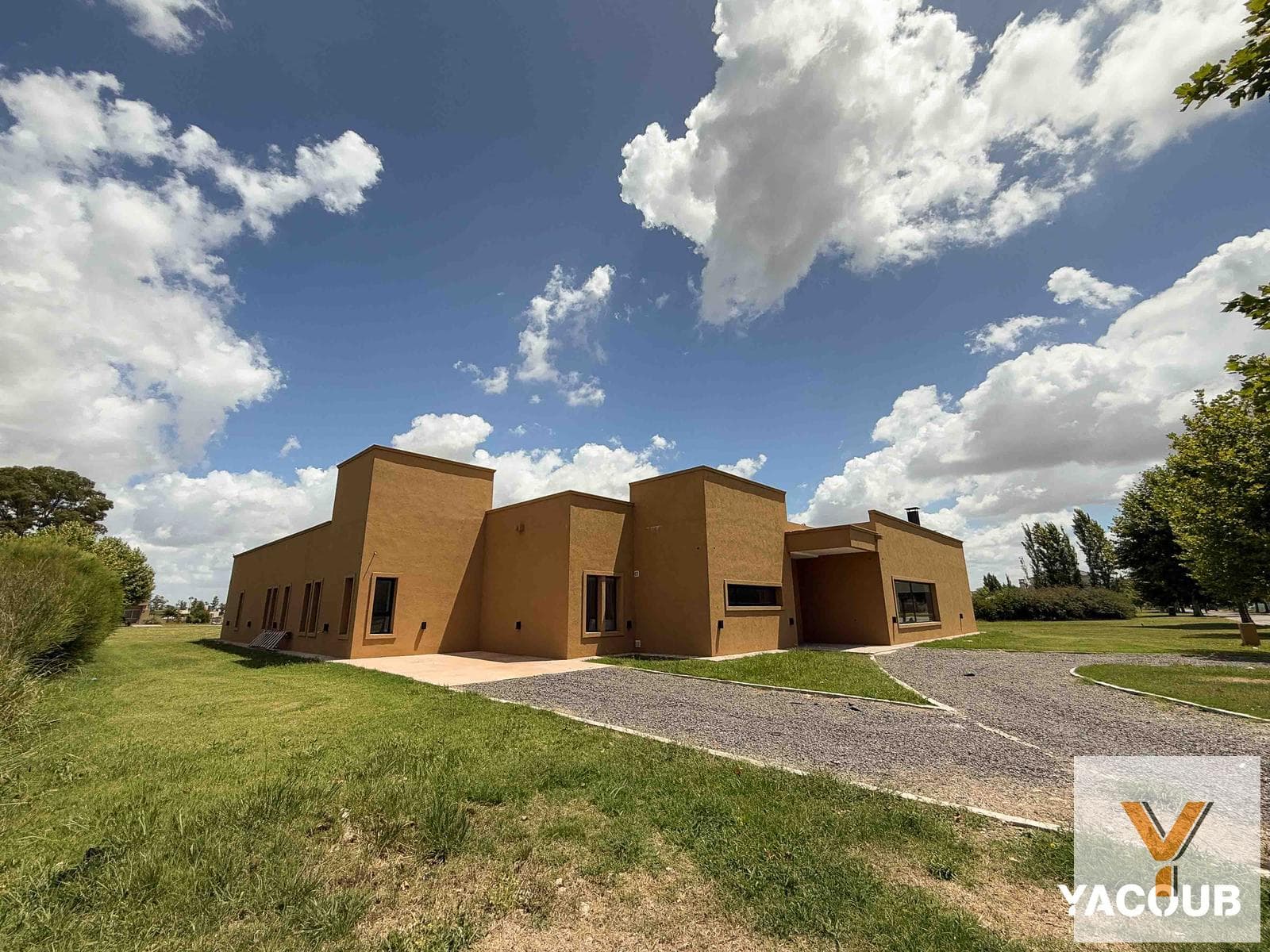 House for Sale - 4 Bedrooms, 4 Bathrooms - 1,750 m² - La Plata