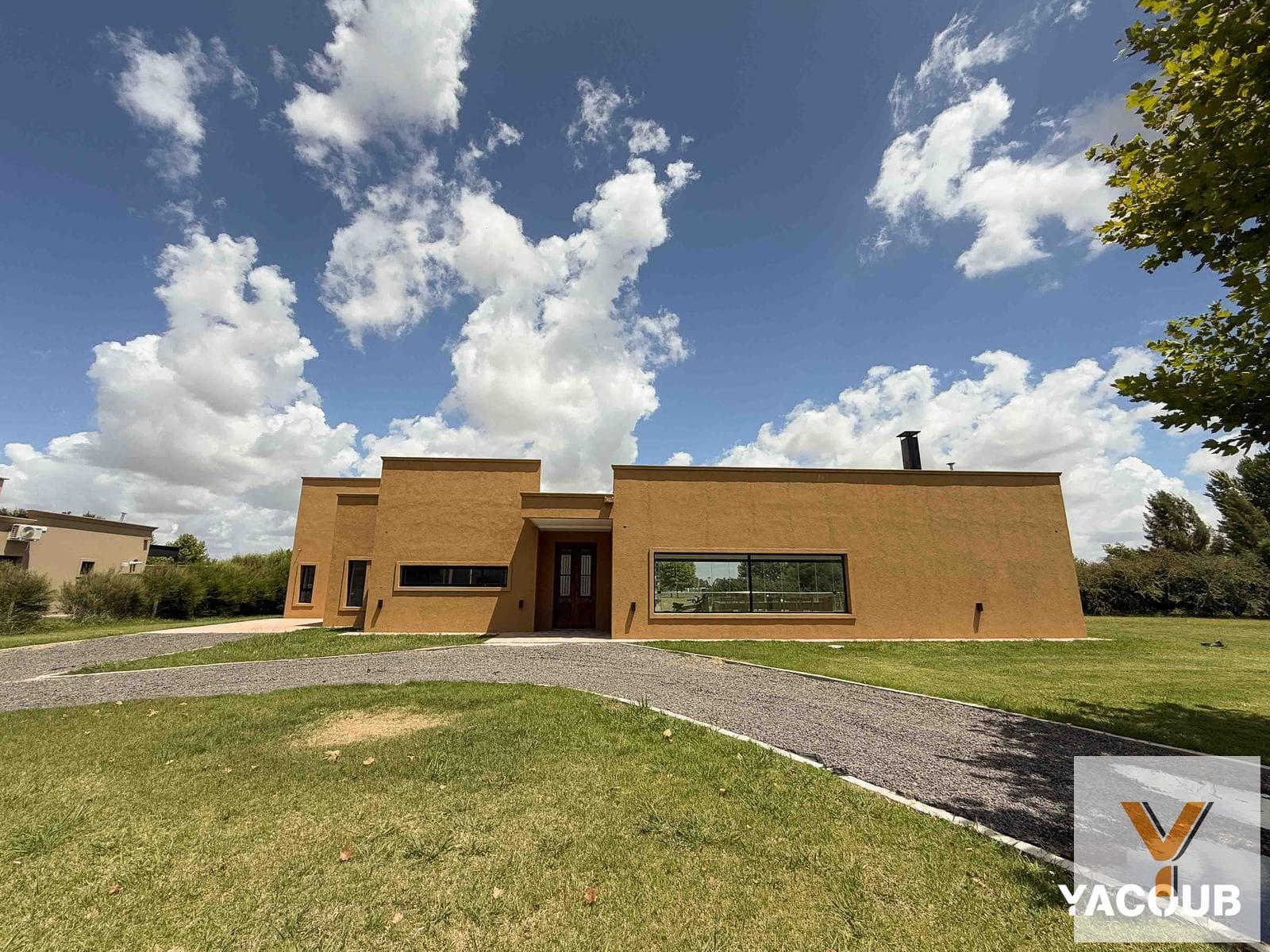 House for Sale - 4 Bedrooms, 4 Bathrooms - 1,750 m² - La Plata