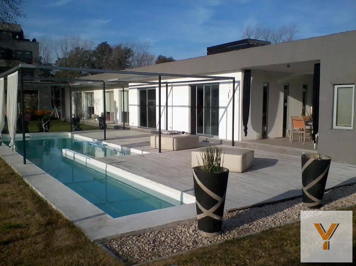House for Sale - 2 Bedrooms, 3 Bathrooms - 745 square meters - Pilar