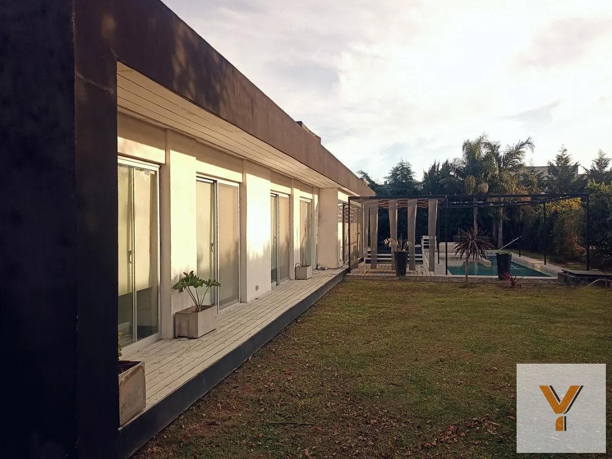 House for Sale - 2 Bedrooms, 3 Bathrooms - 745 square meters - Pilar
